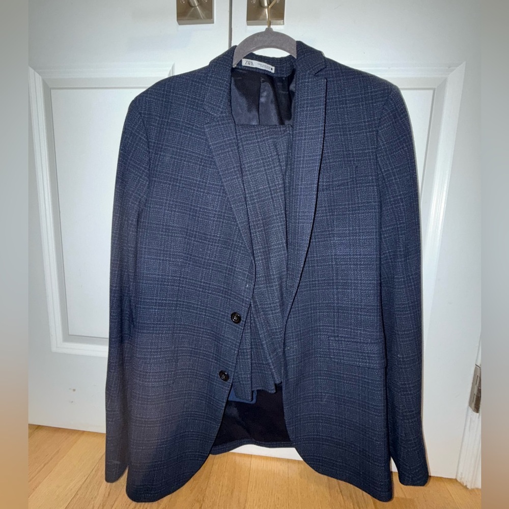 Men’s Zara suit